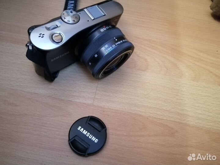 Фотоаппарат Samsung NX100 объектив 20-50+sef15a Bl