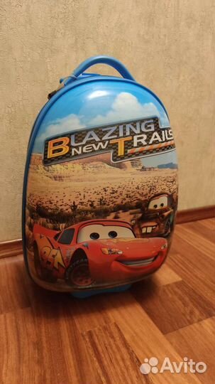 Детский чемодан на колесиках