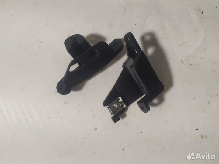 Кронштейн фар правый Peugeot 307