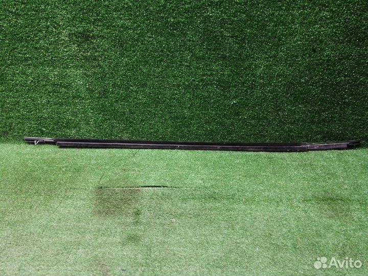 Уплотнитель передний левый Toyota