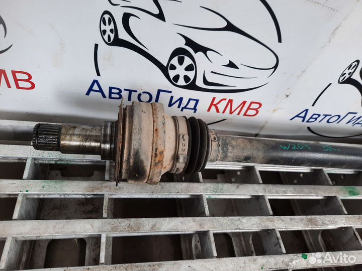 Привод задний W204 om271 левый/правый