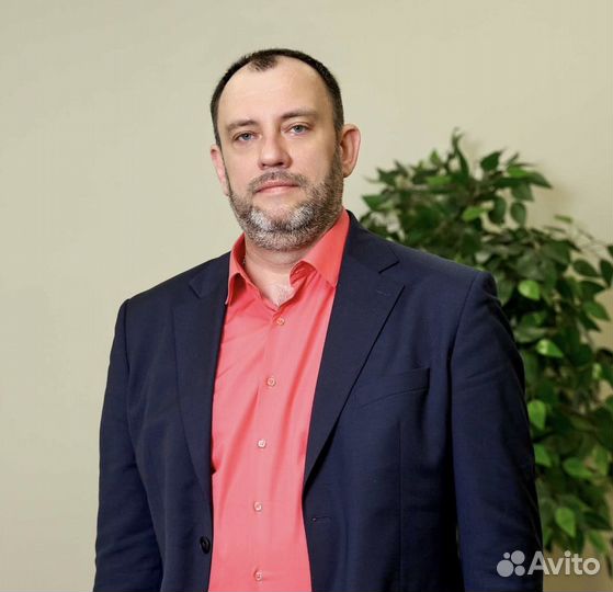 Специалист по продаже и покупке недвижимости