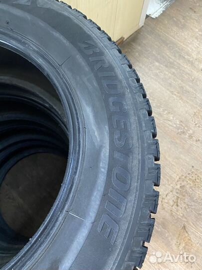 Bridgestone Blizzak Spike-01 215/65 R16