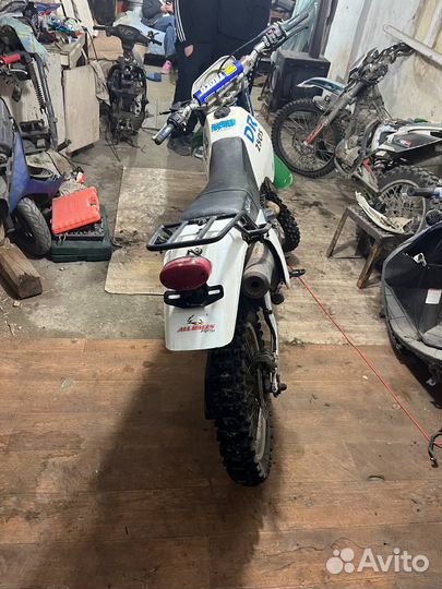 Suzuki DR250s