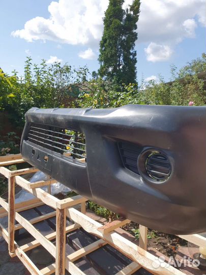 Передний бампер на toyota hilux,7 поколение