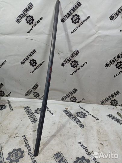 Молдинг стекла двери передний правый Skoda Fabia