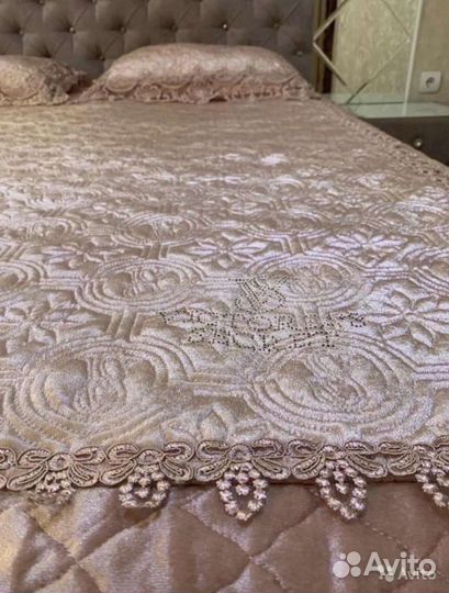 Покрывало на кровать новое