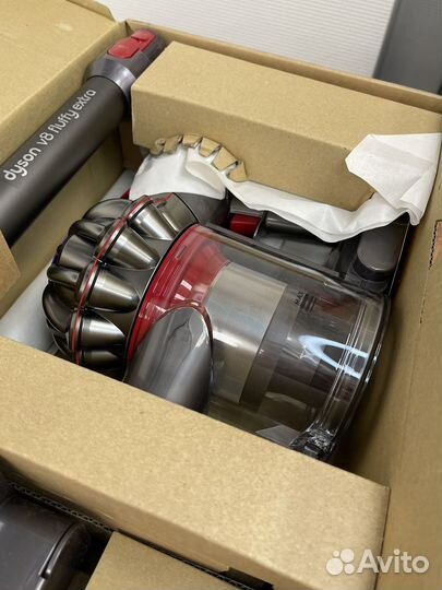 Новый пылесос Dyson SV10 V8 Fluffy Extra