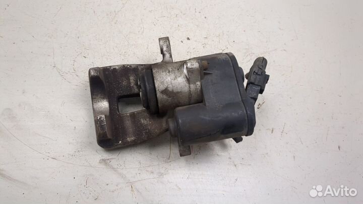 Суппорт правый задний Volkswagen Passat 6