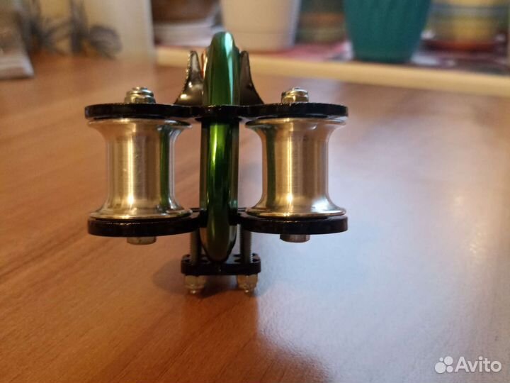 Трекинговый ролик на карабине Guru