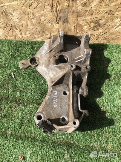 Кронштейн генератора/ гура Renault Logan