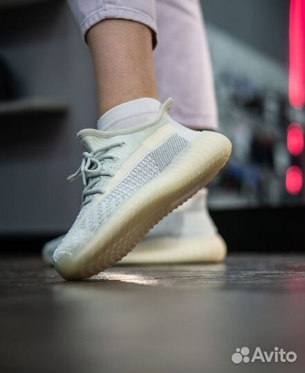 Кроссовки Adidas Yeezy 350 Boost v2