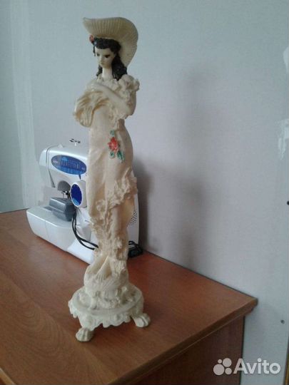 Статуэтка девушки