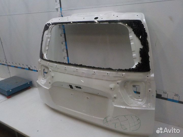 Б/У Б/У Дверь багажника Toyota Land Cruiser 300