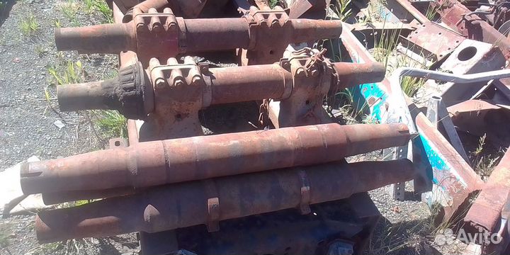 Ось кронштейна ленивого моста Scania 2-3