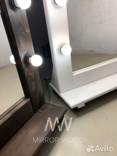 Гримерное зеркало с лампочками на колесиках