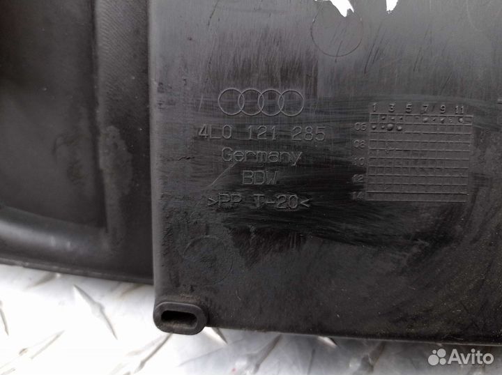 Воздуховод Audi Q7 4L 4L0121285