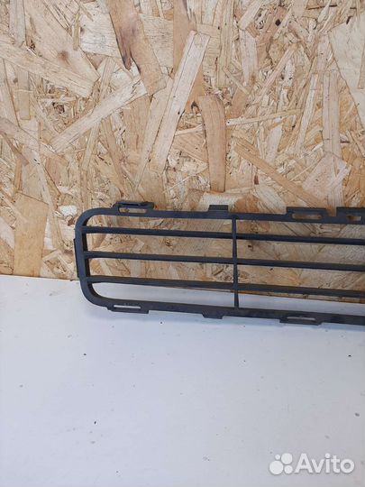 Нижняя решетка бампера Toyota Avensis 2