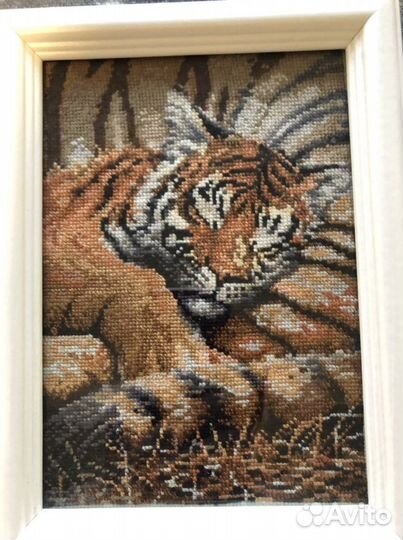 Тигренок. Вышивка в рамке