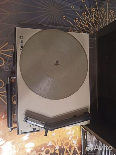 Проигрыватель виниловых пластинок Philips