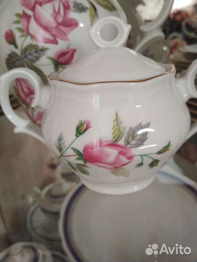 Сервиз Польша цмелюв с позолотой.Кофейник Рига