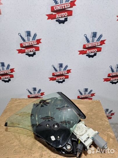 Форточка кузова правая Ford Mustang 5.0 GT 2017