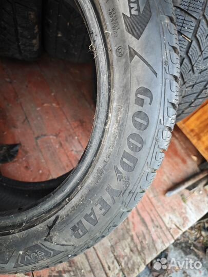 Goodyear UltraGrip Ice 225/55 R18 102T