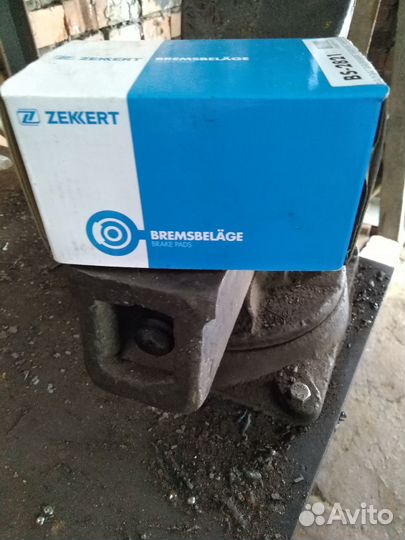 Продам задние тормозные колодки Zekkert SB2821