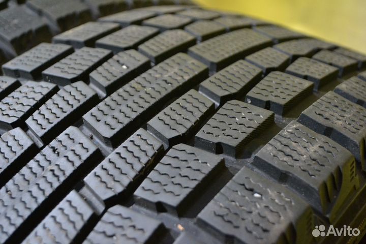 Yokohama Ice Guard IG20 215/45 R17