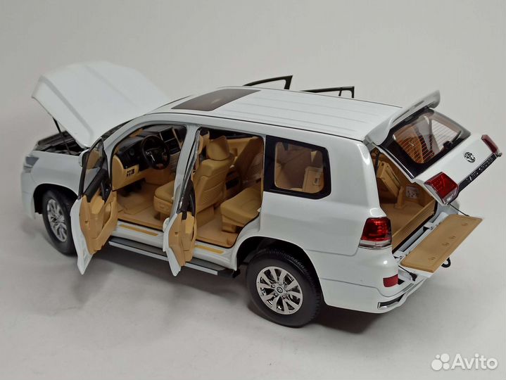 Toyota Land Cruiser 200 (LHD) White 1:18 Kengfai