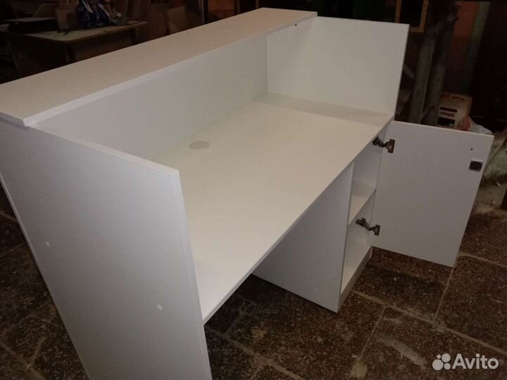 Стойка ресепшн, новая