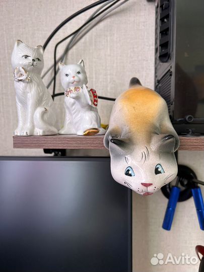Фарфоровые статуэтки кошки