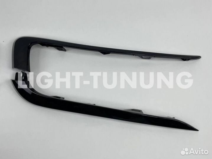 Молдинги переднего бампера Гранта Фл чёрный лак