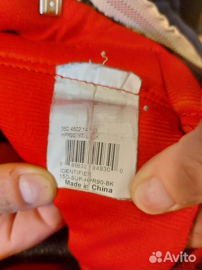 Хоккей. нагрудник, шорты врат, краги, коньки дет