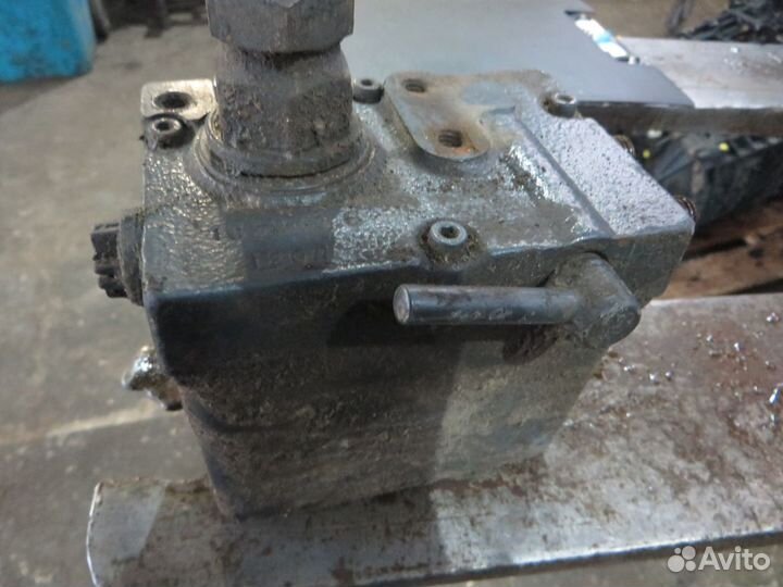 Насос подъема кабины Mercedes-Benz A1038036