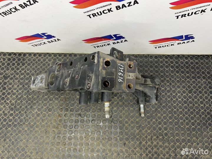 Кронштейн буксировочный левый Volvo FH