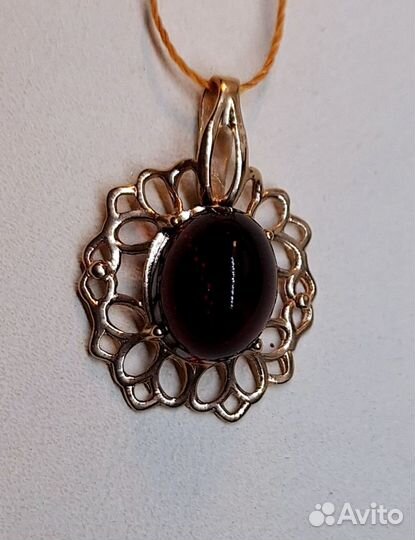 Золотой кулон