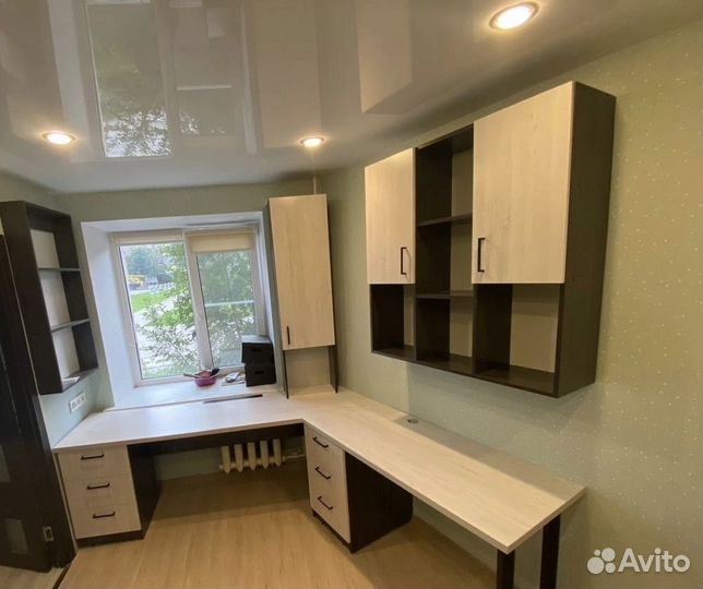 Детский письменный стол