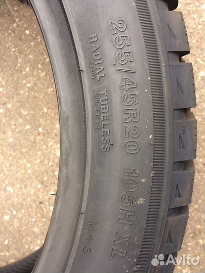 Tri Ace Snow White II 255/45 R20