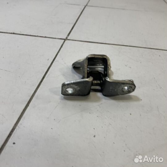 Петля двери задней правой верхняя Mitsubishi Pajer