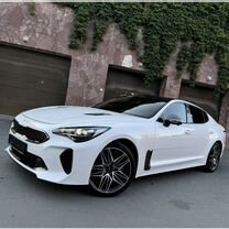 Kia Stinger 2.0 AT, 2023, 5 600 км, с пробегом, цена 4 650 000 руб.