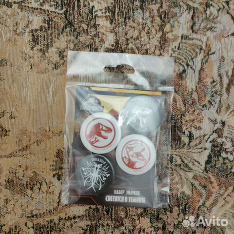 Набор значков с динозаврами