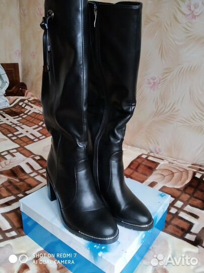 Зимние женские сапоги новые 39 р на подарок