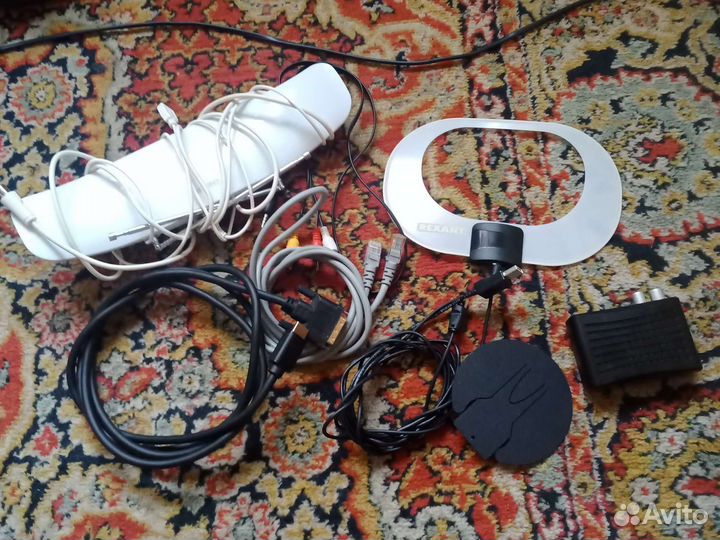 Антенны, приставка и кабели