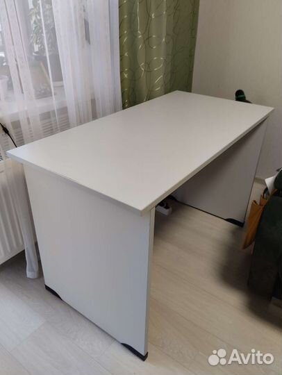 Письменный стол