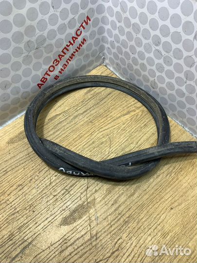 Уплотнительная резинка жабо Volkswagen Polo 5 mk