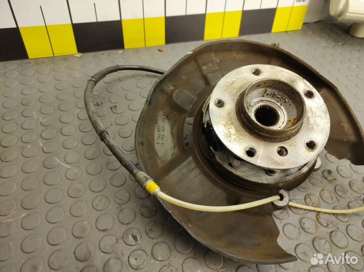 Кулак поворотный задний левый Bmw 320I E90 N46B20B