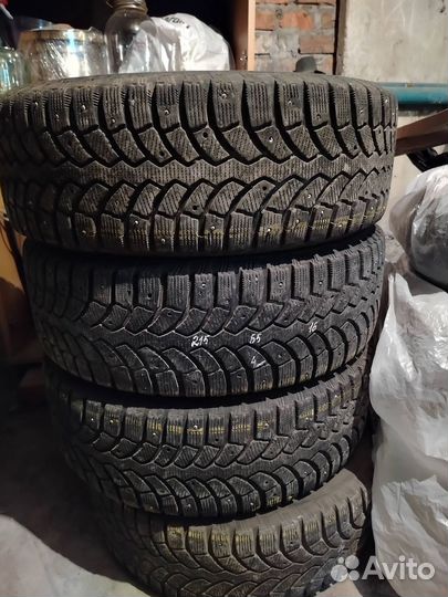 Bridgestone Blizzak Spike-01 215/65 R16