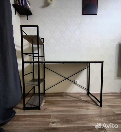 Компьютерный стол в стиле лофт