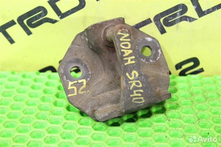 Петля замка багажника Toyota Town Ace Noah SR40